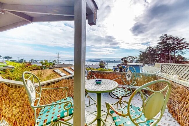 Building Photo - Incredible Views with Outdoor Deck