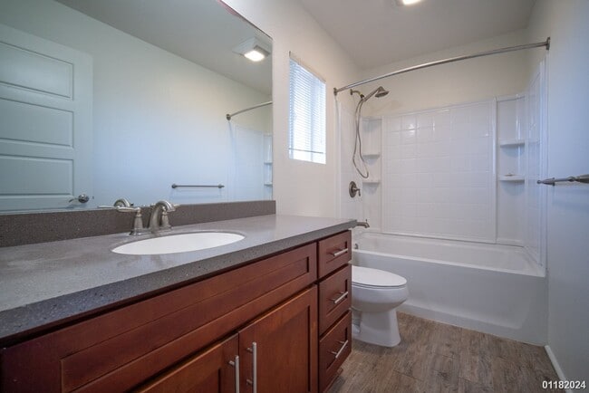 Building Photo - 3bd/2.5ba condo with 2 assigned parking sp...