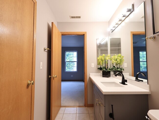 Building Photo - 2607 Oak Tree Ln