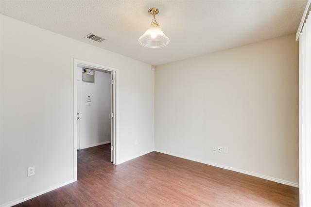 Building Photo - 937 Canary Dr