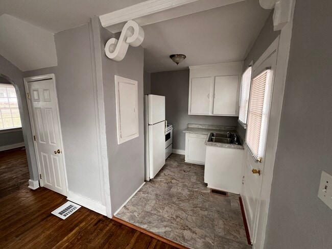 Building Photo - 606 Kingwood Dr