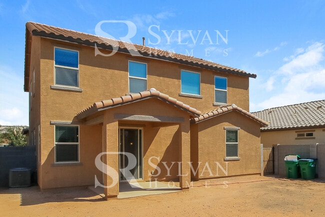 Building Photo - Spacious 4 bedroom home available now!