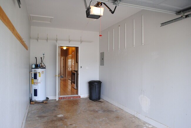Building Photo - 8018 Exchange St