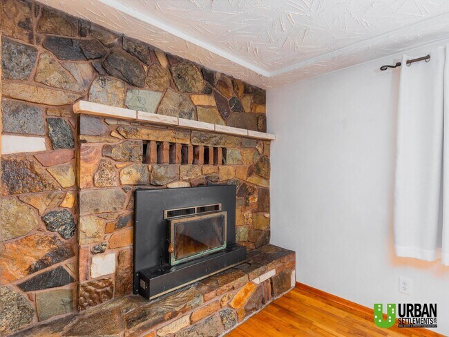 Building Photo - 3 Bedrooms | 1 Bathroom | 2,168 Sq. Ft. | Attached Garage | Large Yard