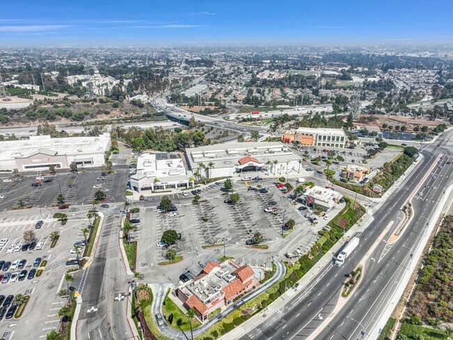 Building Photo - 1285 Hollyleaf Ter
