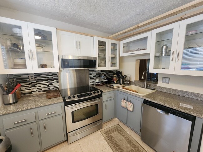 Building Photo - 3959 Via Poinciana