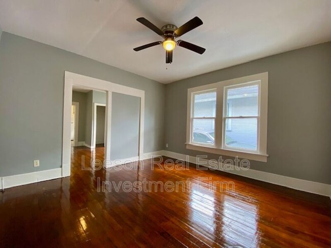 Building Photo - 2725 Lillian St