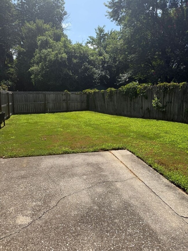 Building Photo - 4 bedroom home in Collegedale