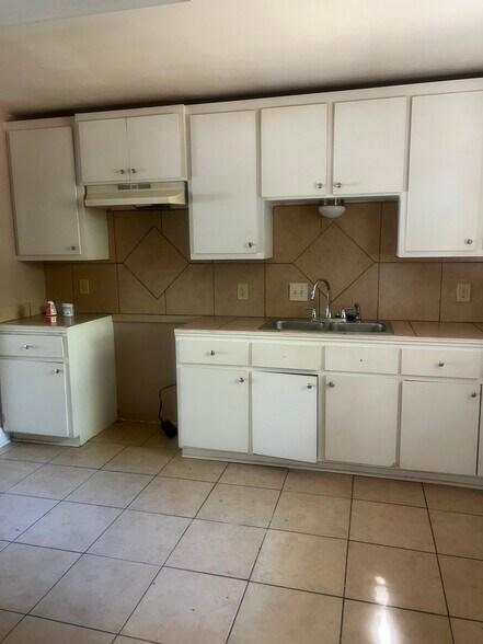 Building Photo - 416 E Cedar St