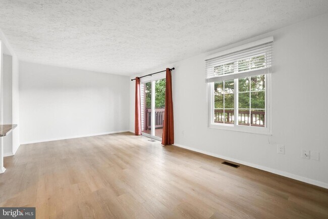 Building Photo - 2916 Bridgehampton Ct