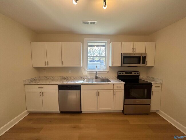 Building Photo - 220 8th Ave NW