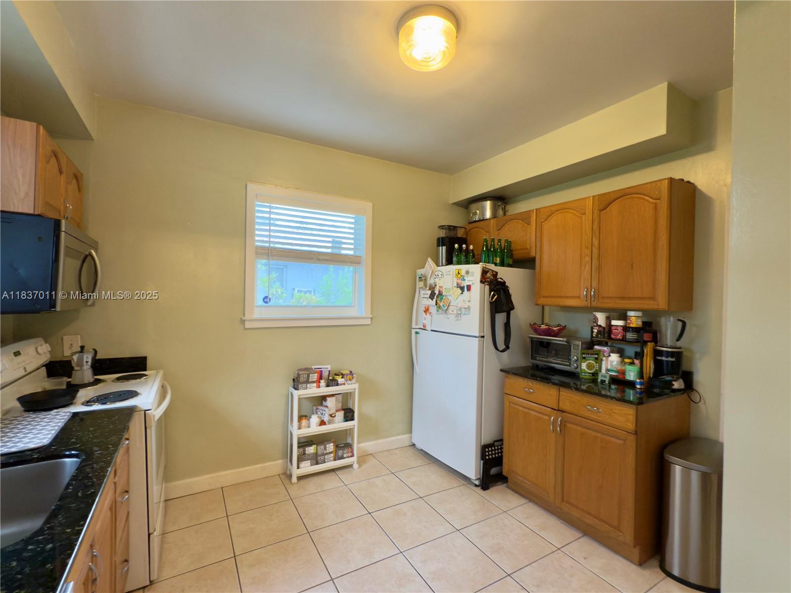 Building Photo - 16 Malaga Ave