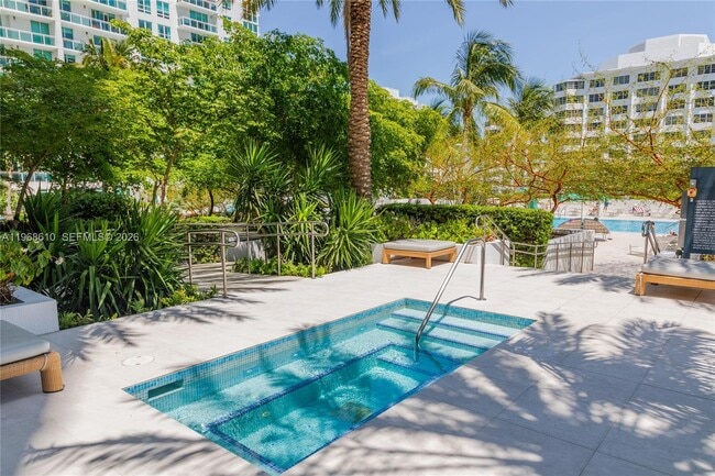 Building Photo - 950 Brickell Bay Dr