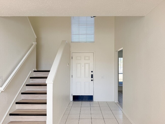 Building Photo - 4-Bedroom, 2.5-Bath, 2 Story Home in Fort Worth!