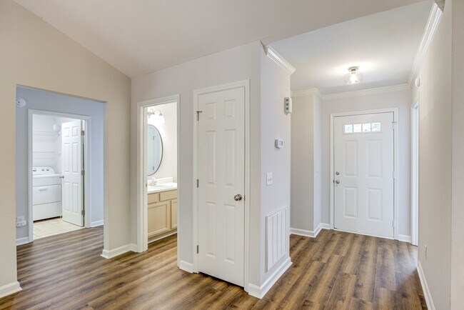 Building Photo - 126 Crookham Ct