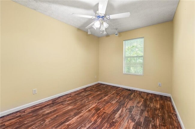 Building Photo - 1382 Hollenbeck Ln