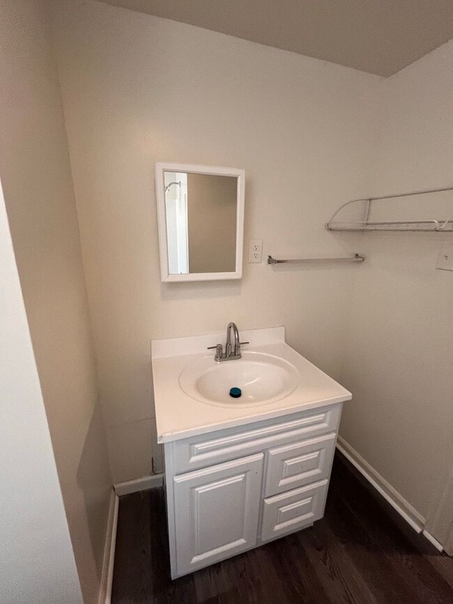 Building Photo - 2026/2027 JHU Homewood Off-Campus 6bd/3ba house w/ W/D. Available 6/6/2026