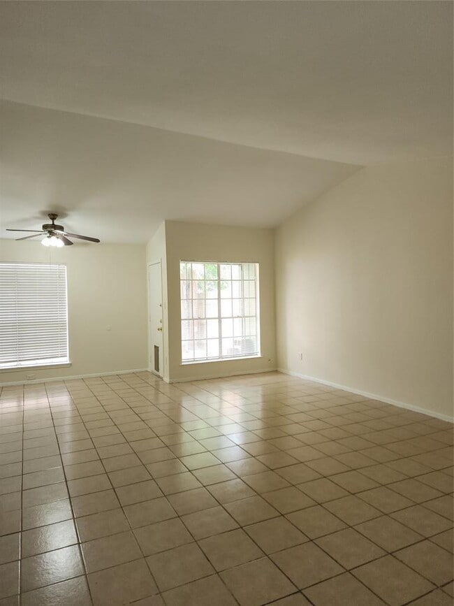 Building Photo - 502 Burlwood Ct