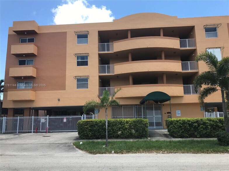 Building Photo - 2441 SW 31st Ave