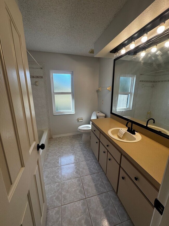 Building Photo - ? Move-In Ready 3/2/2 Near Ocala – Nearly 2,000 Sq Ft & Beautifully Updated! ?