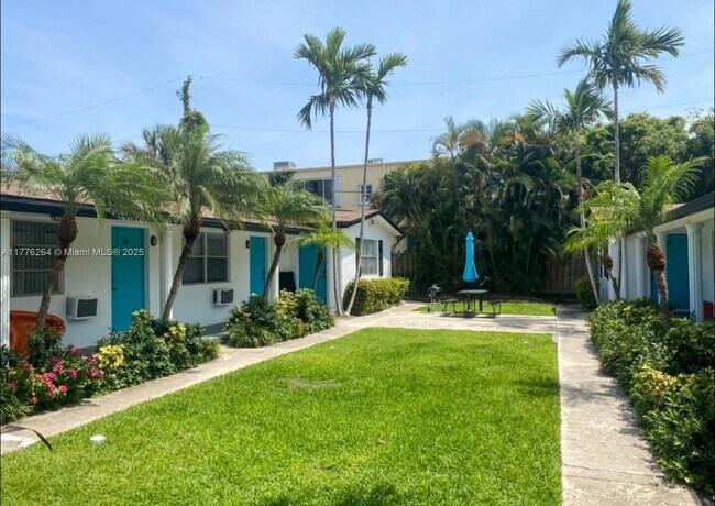 Building Photo - 3208 Canal Dr