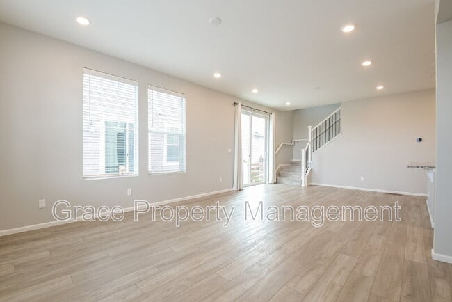 Building Photo - 389 Rodden Dr