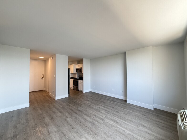 Building Photo - 1356 N Dearborn St