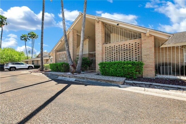 Building Photo - 16 Hibiscus Ave