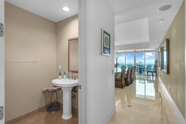 Building Photo - 5959 Collins Ave