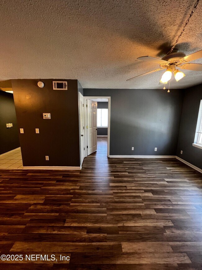 Building Photo - 4 8th Ave S