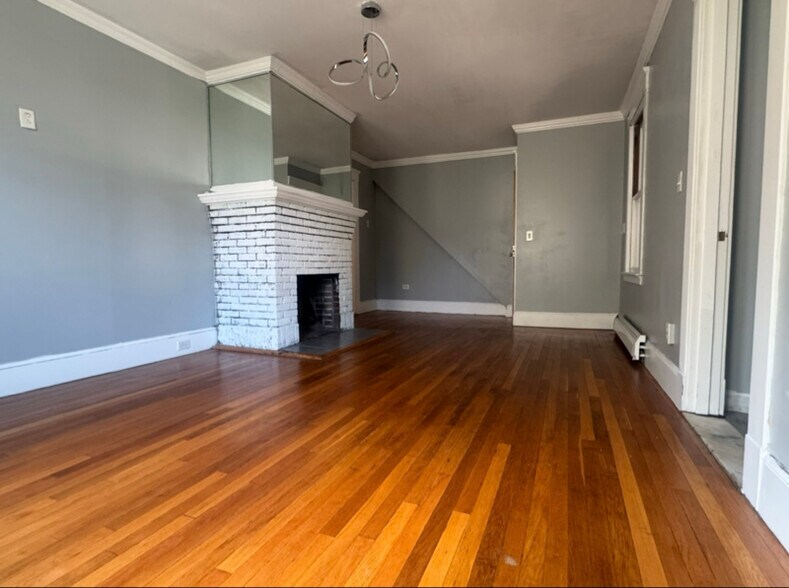 Primary Photo - 76 Porter St