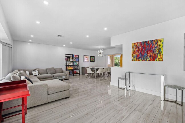 Building Photo - 3500 N 46th Ave