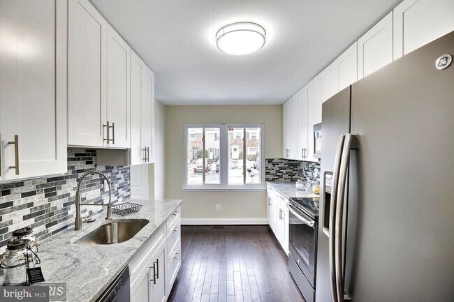 Building Photo - 2050 Forest Hill Ln