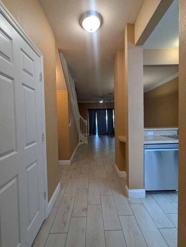 Building Photo - 2 Bedroom / 2.5 Bathroom Townhome – Magnolia Place
