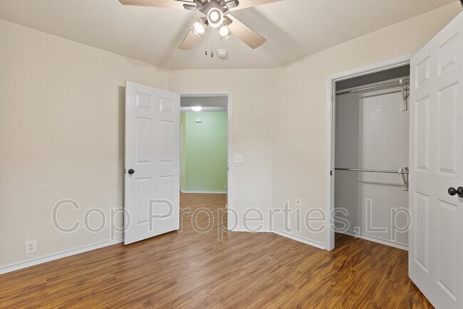 Building Photo - 5132 Columbia Dr