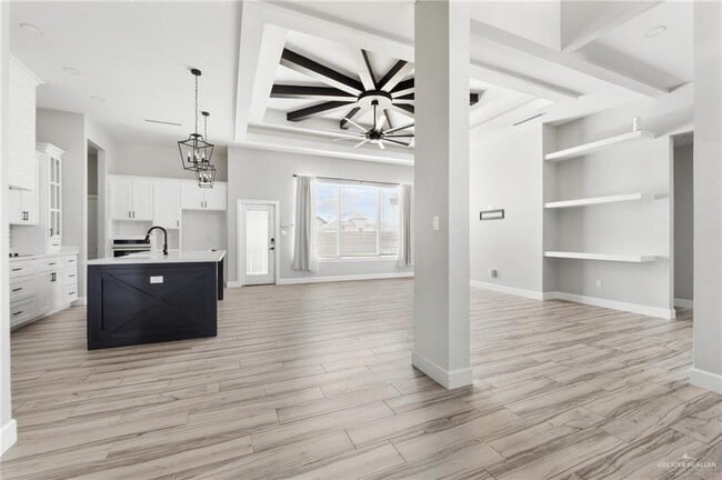 Building Photo - 16 Rabbit Run Ave