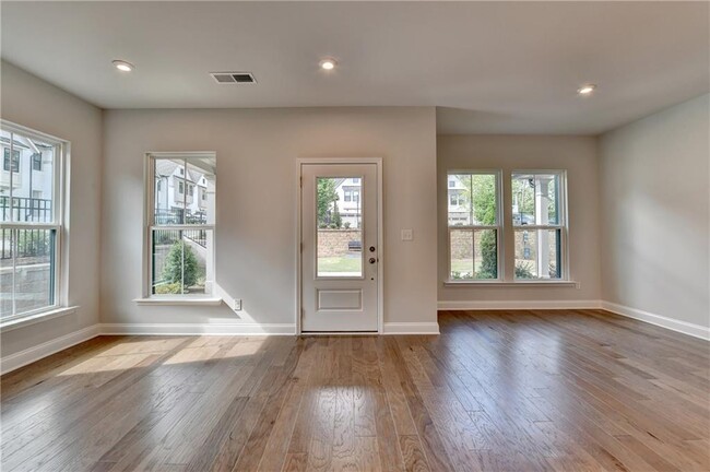 Building Photo - 400 Renwood Trl