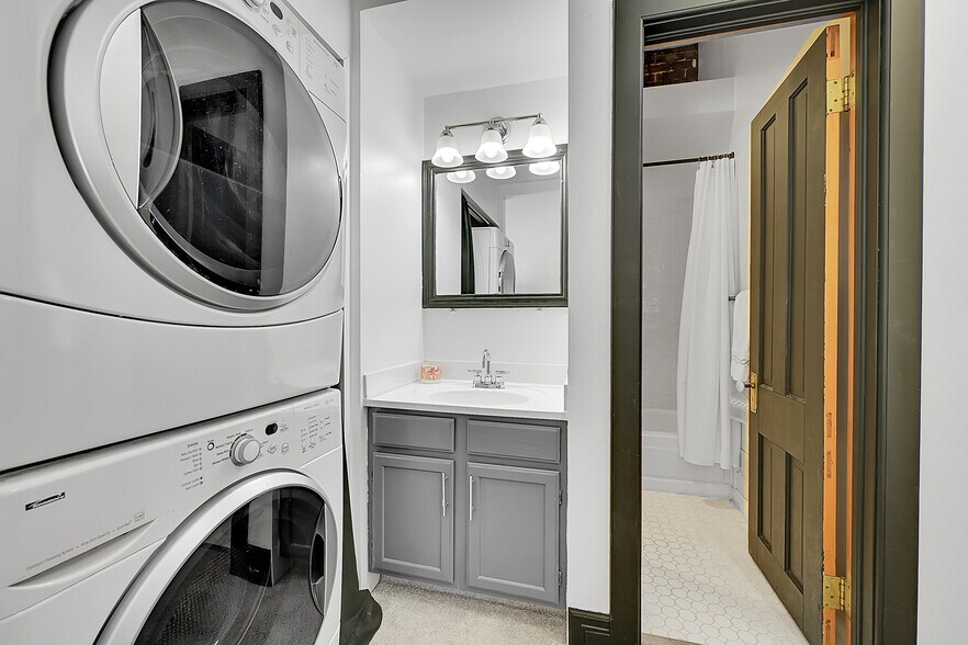 Laundry sink and area - 54 S Emerson St