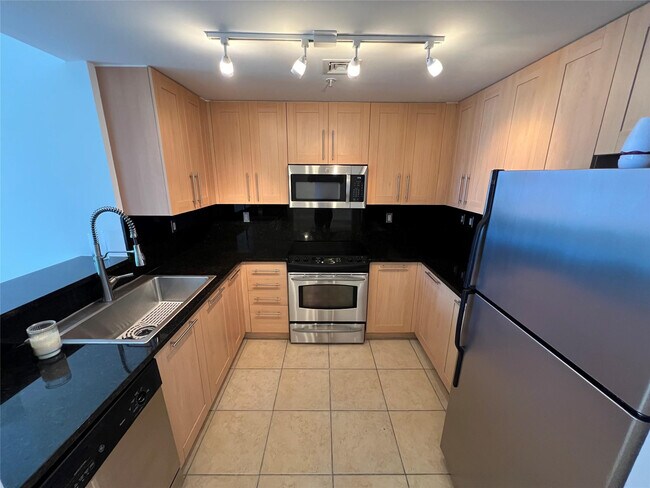 Building Photo - 511 SE 5 Ave