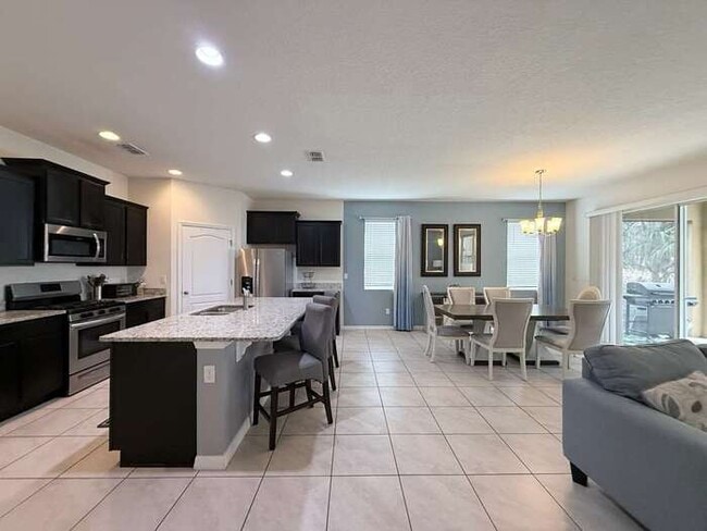 Building Photo - 8032 Oak Shadow Ct