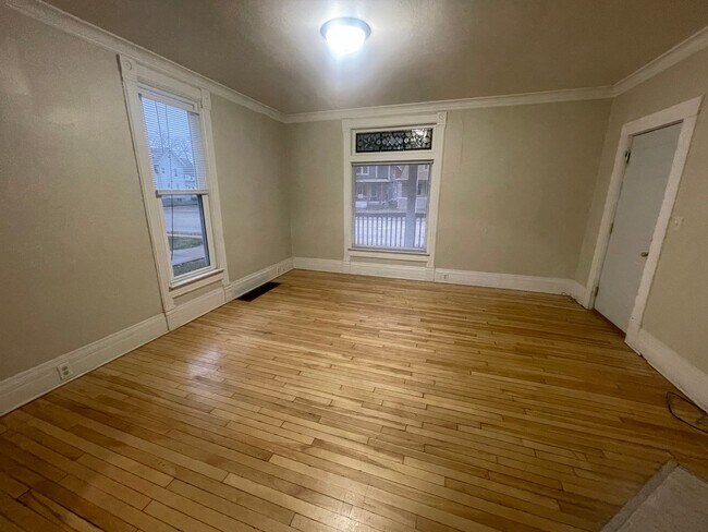 Building Photo - 642 Jackson St