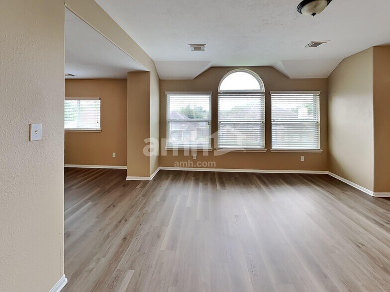 Building Photo - 5718 Emerald Brook Ln