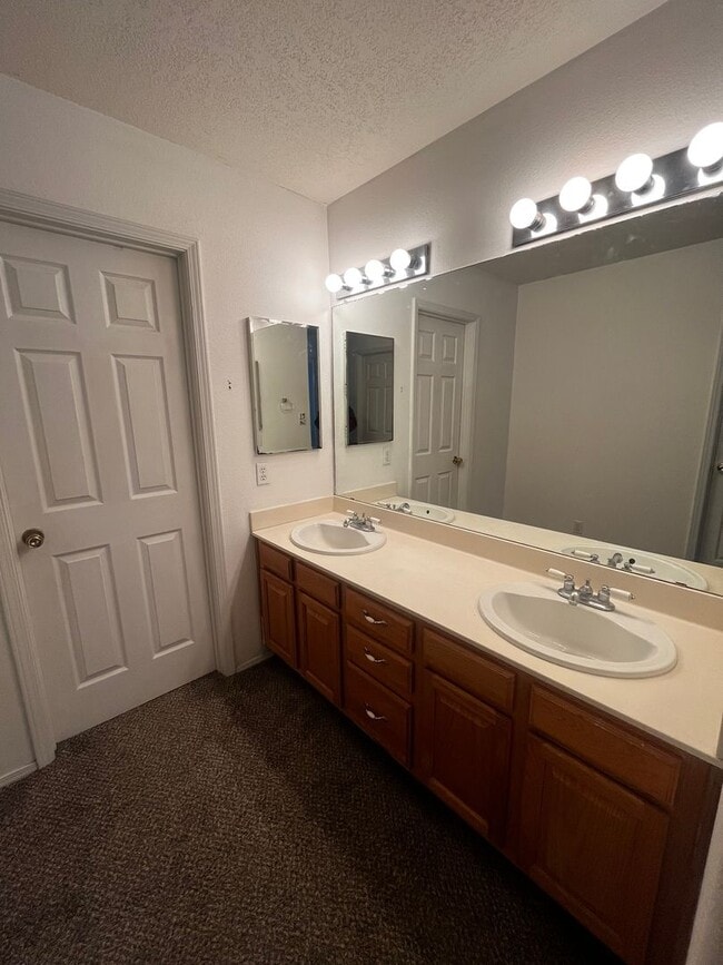 Building Photo - Beautiful 5 bedroom home located in Rio Ra...