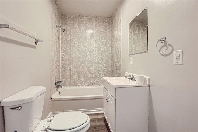 Building Photo - 1383 Almont Dr SW