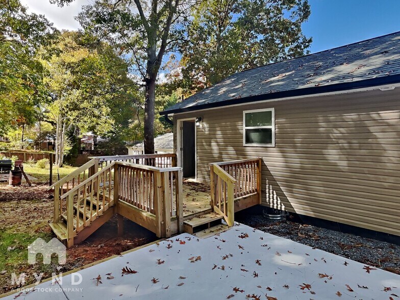 Building Photo - 214 Aspen Dr