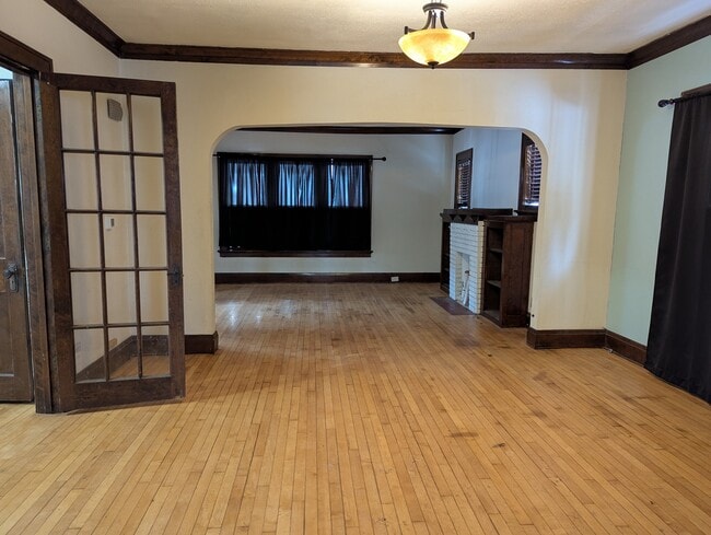 Building Photo - 828 E Thomas St