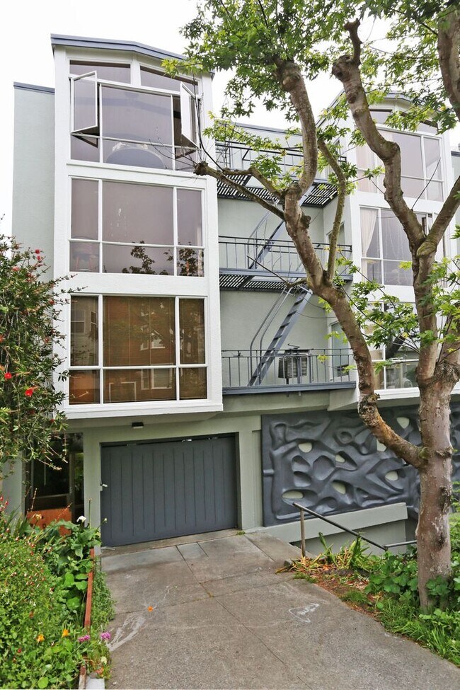 Building Photo - 439 Greenwich St