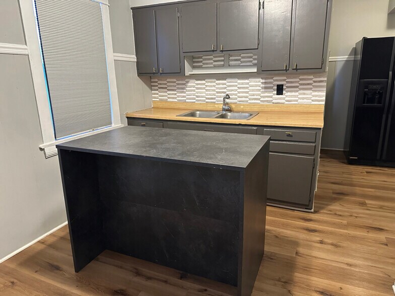 Building Photo - 4408 Alpha Ave