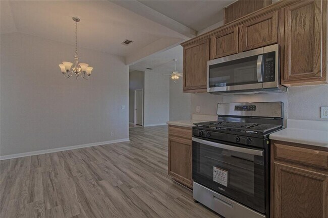 Building Photo - 300 Caladium Ct