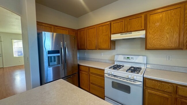 Building Photo - 3 bed, 2.5 bath, 1,746 sq ft home in southwest Las Vegas